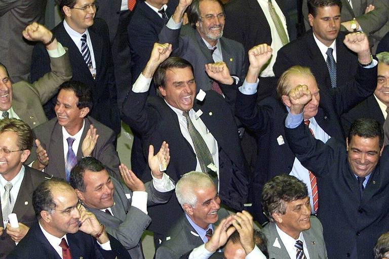 Jair Bolsonaro e deputados comemoram eleição de Severino Cavalcanti (PP-PE) para o comando da Câmara, em 2005