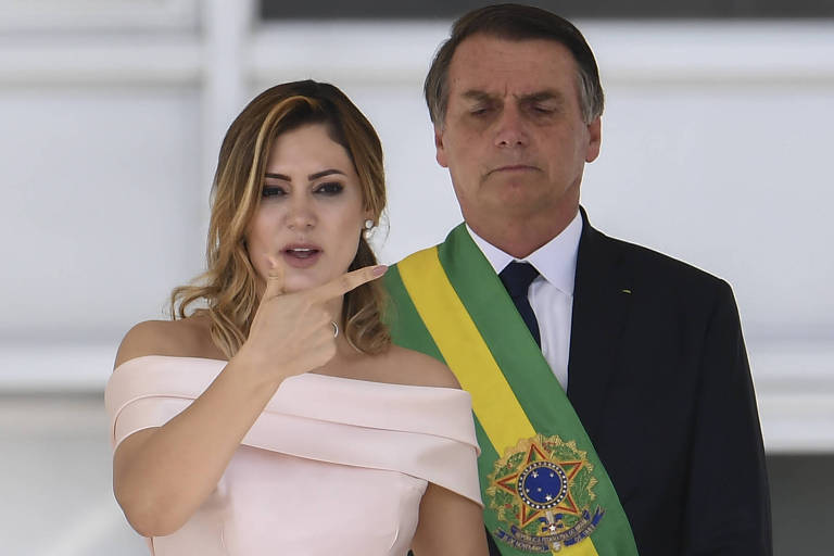 Michelle Bolsonaro está com coronavírus mas sem sintomas, diz Presidência
