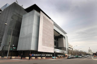 Newseum building, showcase for press, to be sold