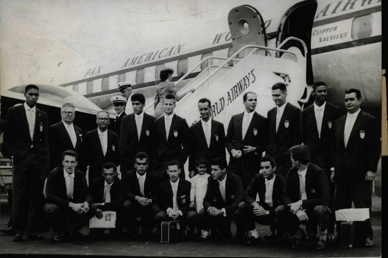 Seleção brasileira de basquete embarca para o Mundial de 1959, no Chile, onde conquistou o primeiro título; o seguinte viria em 1963, no Rio de Janeiro