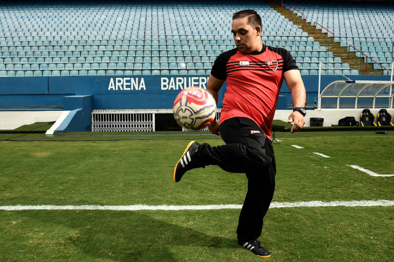 Técnico do Oeste, Renan Freitas, 34, o mais jovem entre os 16 treinadores do Campeonato Paulista