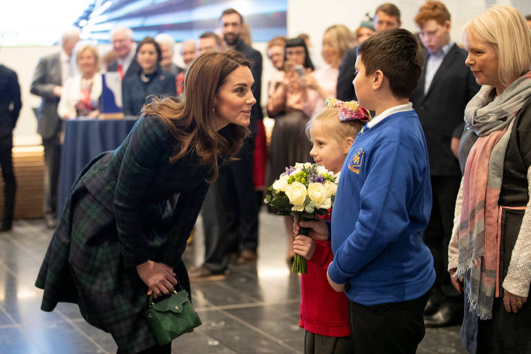 Kate Middleton, a Duquesa de Cambridge, durante visita a museu na Escócia
