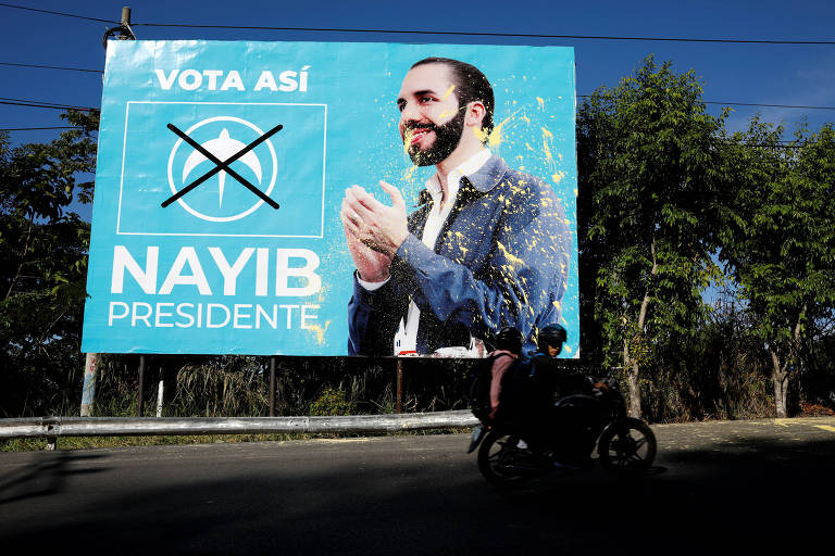 Outdoor em Cojutepeque exibe propaganda do candidato Nayib Bukele à Presidência de El Salvador