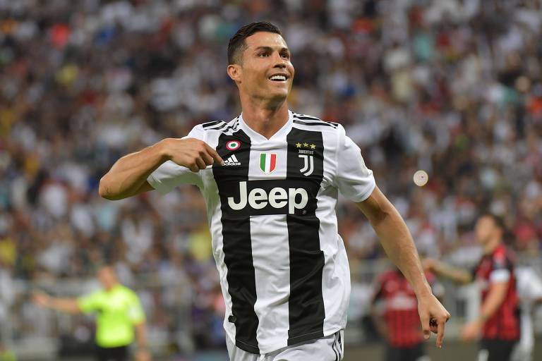 Cristiano Ronaldo comemora gol contra o Milan na Supercopa da Itália, disputada na Arábia Saudita