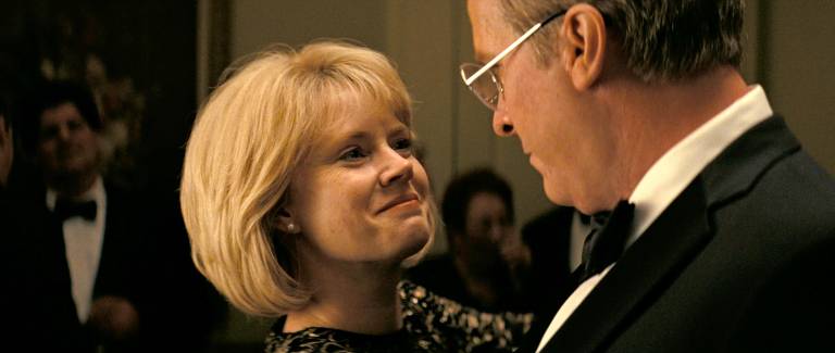 Christian Bale e Amy Adams em cena de 'Vice'