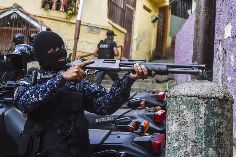 Agentes das Faes participam de ação em Caracas 