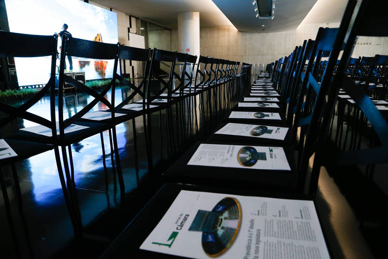Funcionários fazem os últimos preparativos na Câmara dos Deputados e Senado para eleição dos presidentes das duas casas, que acontece amanhã em Brasília