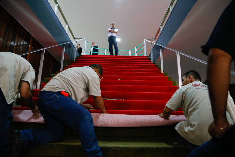 Funcionários fazem os últimos preparativos na Câmara dos Deputados e Senado para eleição dos presidentes das duas casas, que acontece amanhã em Brasília