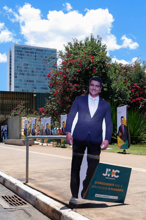 Congresso Nacional em clima de campanha eleitoral; deputados investem em panfletagem, banners e camisetas para conquistar a presidência da casa