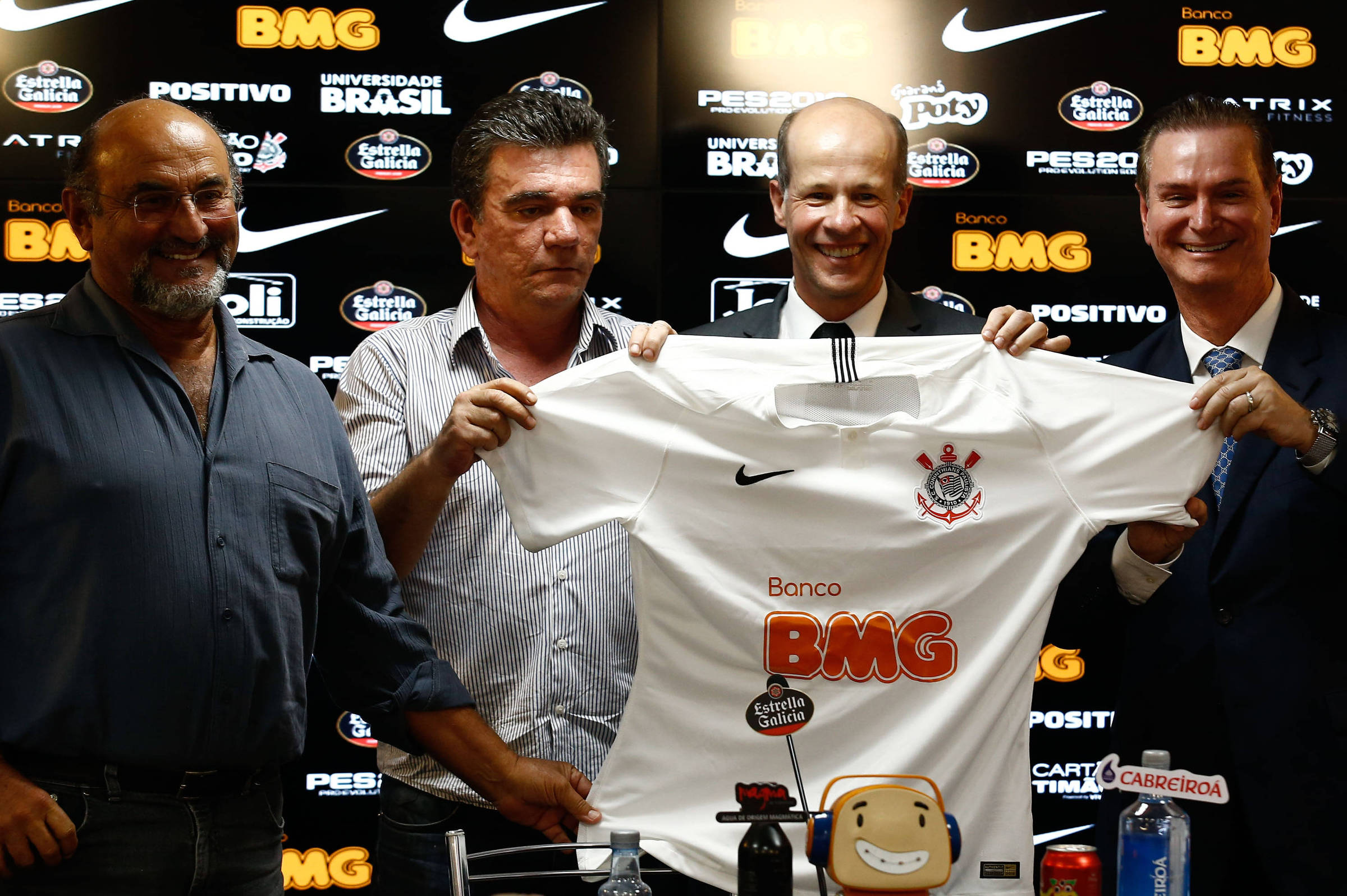 R$ 20 milhões por 80%; Besiktas-TUR envia proposta oficial por titular do  São Paulo