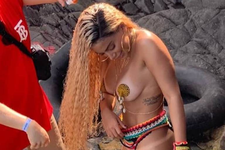 Anitta grava seu novo clipe Bola, Rebola em Salvador