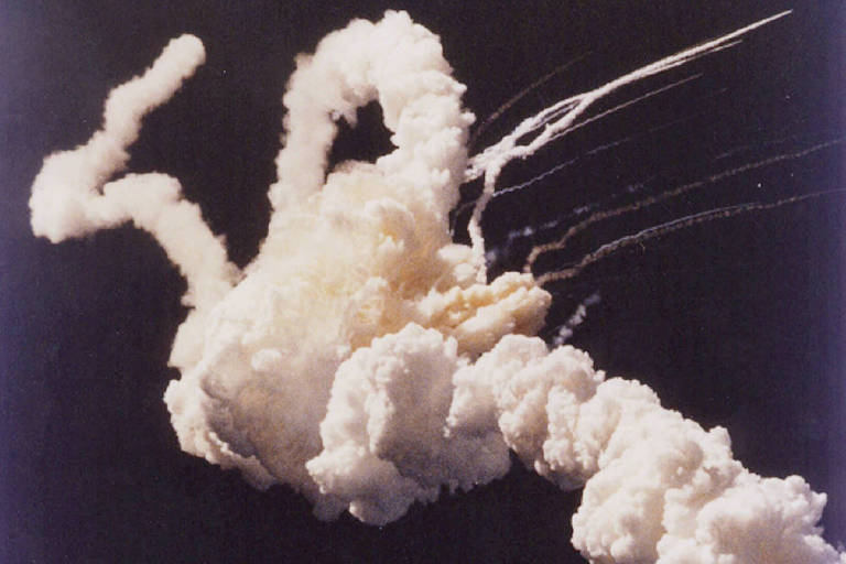 Explosão do ônibus espacial Challenger, em janeiro de 1986
