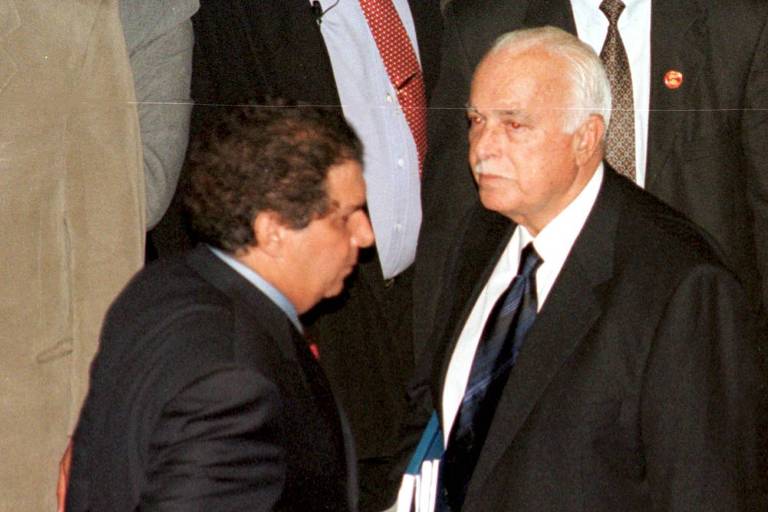 Os senadores Antonio Carlos Magalhães e Jader Barbalho, em 2000, no plenário do Senado, em Brasília 