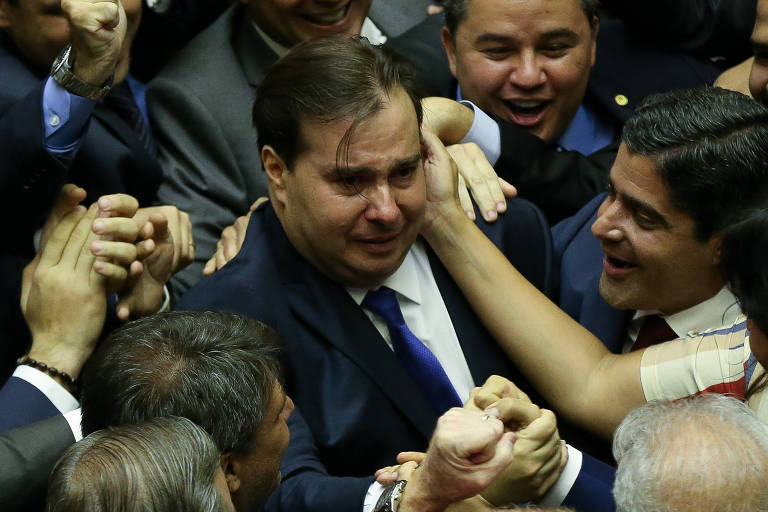 O deputado Rodrigo Maia (DEM-RJ) comemora sua eleição, em primeiro turno, para a presidência da Câmara
