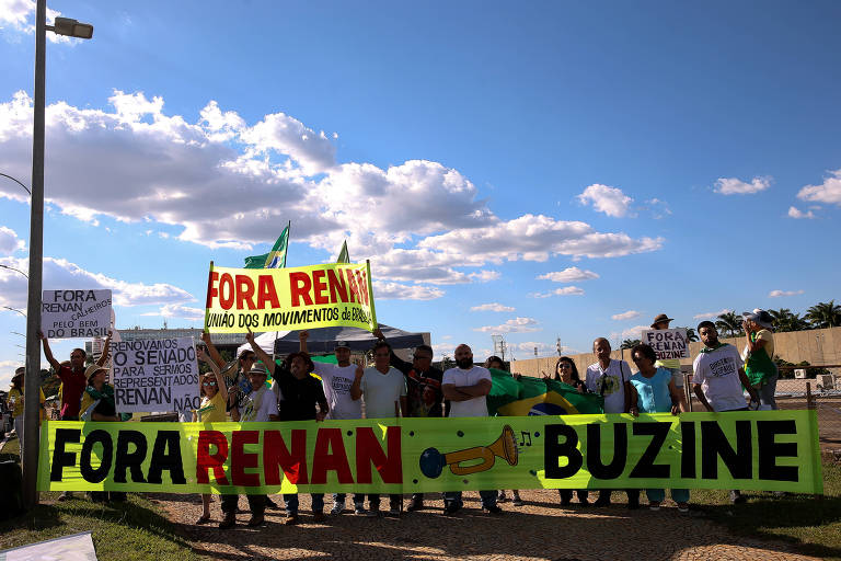 BRASILIA, DF,  BRASIL,  01-02-2019, 15h00: Manifestação contra o senador Renan Calheiros (MDB-AL), que é candidato à presidência do senado. (Foto: Pedro Ladeira/Folhapress, PODER)