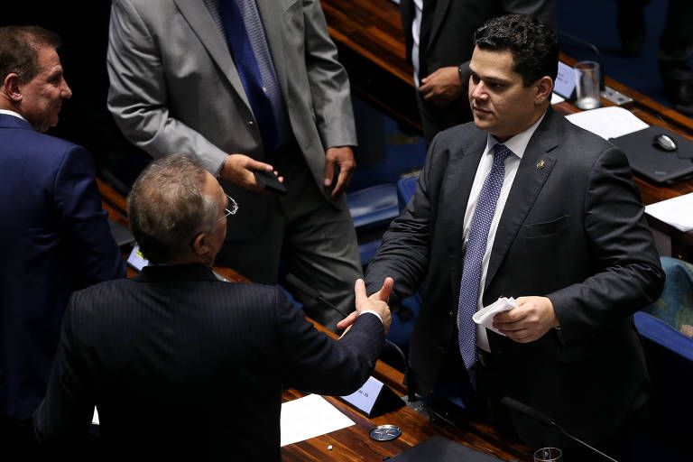 Os senadores Renan Calheiros (MDB-AL) e Davi Alcolumbre (DEM-AP), os dois principais candidatos à presidência da Casa