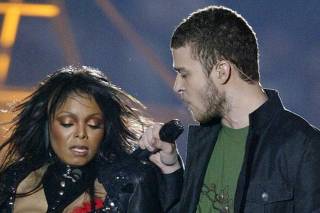 Janet Jackson com Justin Timberlake em show do Super Bowl, em 2004