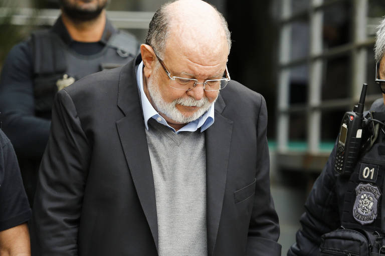 O ex-presidente da OAS, Léo Pinheiro, deixa o IML (Instituto Médico Legal) de Curitiba (PR) onde realizou exame de corpo de delito