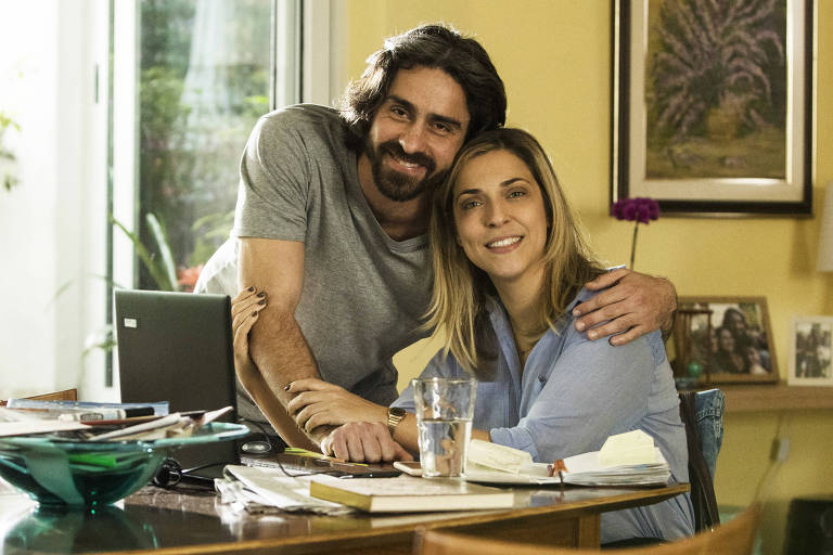 Felipe Adib e Júlia Rabello no seriado "Mal Me Quer"