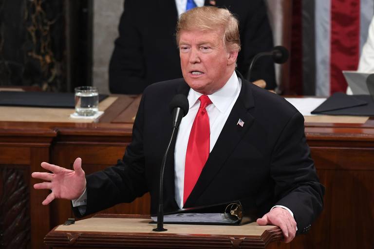 Trump discursa ante senadores e deputados no Congresso
