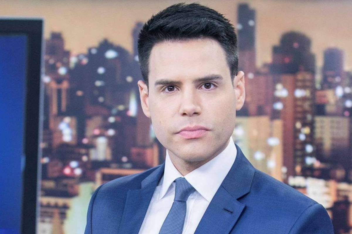 Luiz Bacci abandona Cidade Alerta ao vivo após receber notícia de acidente com sua família