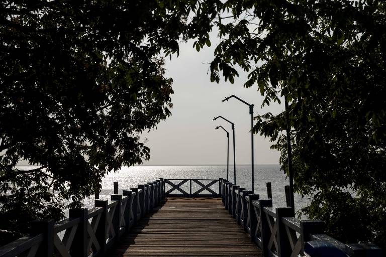 Praia de Alter do Chão, que é banhada pelo rio Tapajós, no município de Santarém, no Pará