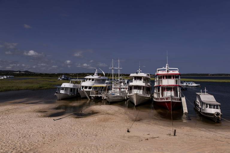Praia de Alter do Chão, que é banhada pelo rio Tapajós, no município de Santarém, no Pará