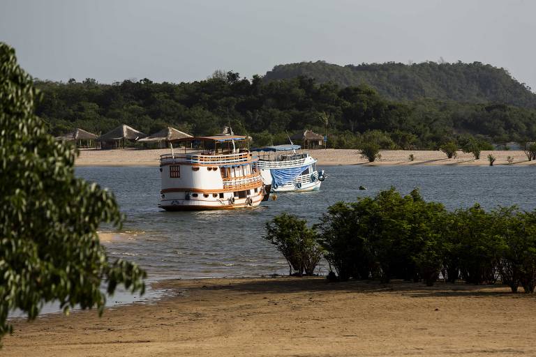 Praia de Alter do Chão, que é banhada pelo rio Tapajós, no município de Santarém, no Pará