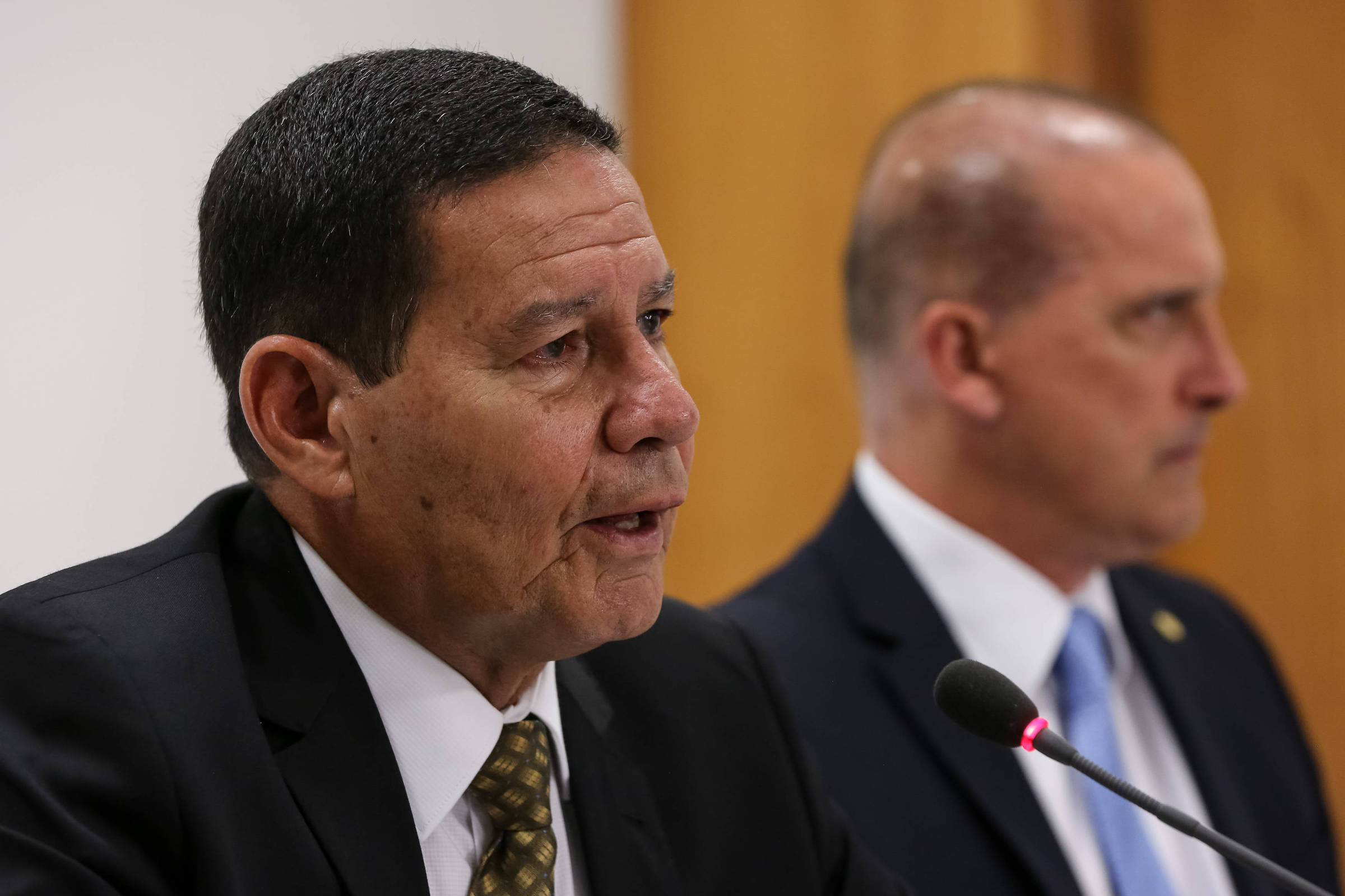 Com resistência de Bolsonaro, CUT é recebida por Mourão e critica reforma previdenciária