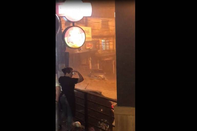 Cidade do Rio de janeiro entra em estado de crise por causa de forte chuva