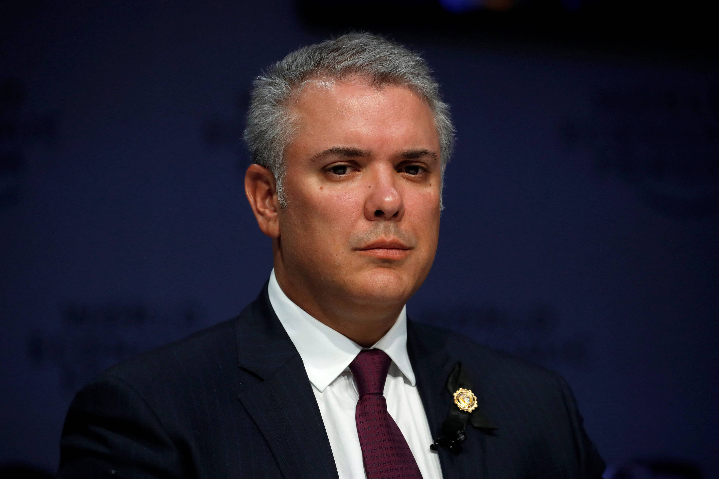 Em crise, presidente da Colômbia lança pacto para recuperar