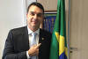 O então deputado estadual Flávio Bolsonaro (PP) durante visita ao Complexo do Alemão, no Rio de Janeiro. Ele percorreu unidades de UPP e conversou com policiais lotados na região