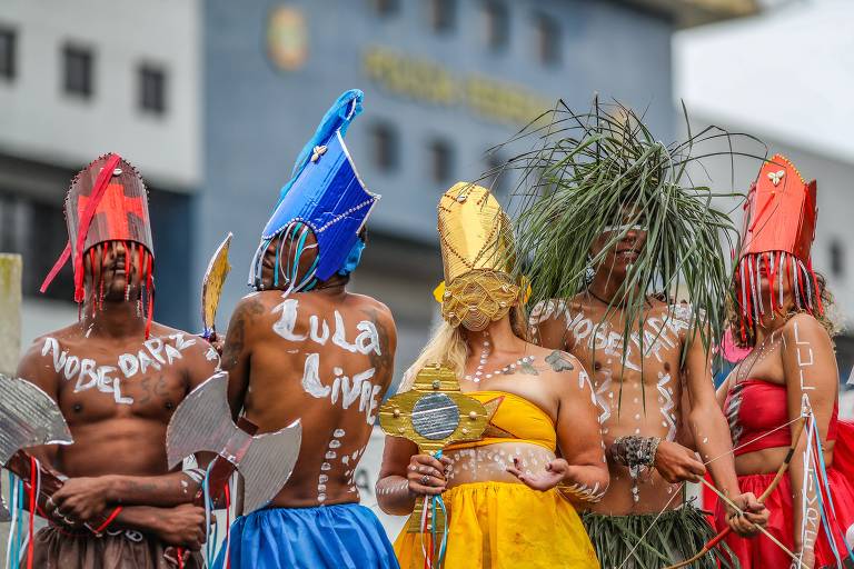 Celebração inter-religiosa lembra o sétimo dia do falecimento de Vavá, irmão do ex-presidente Lula, na Vigília Lula Livre, em Curitiba