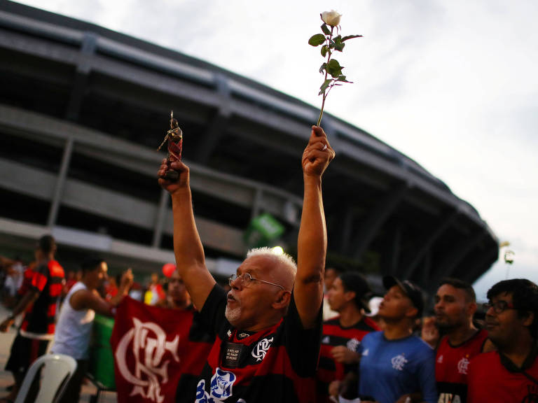 Jogadores do Flamengo são enterrados