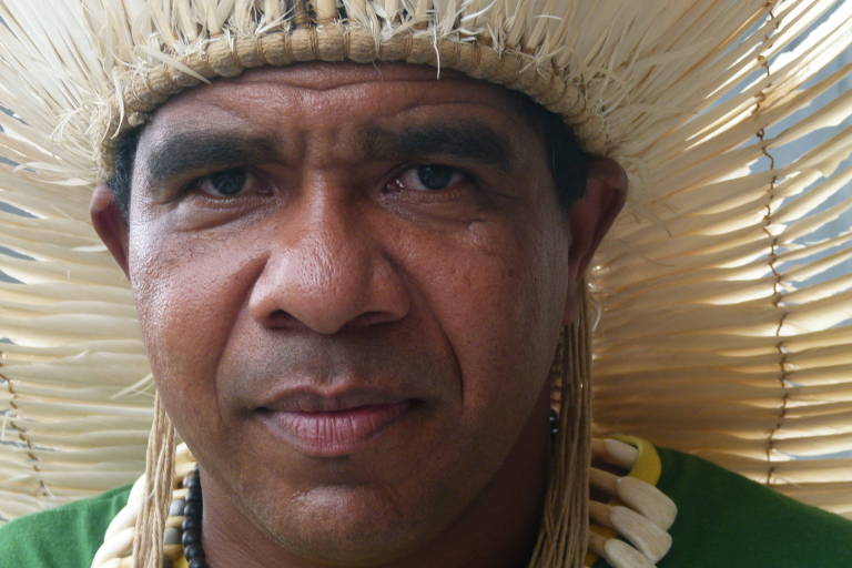 Retrato de Rosivaldo Ferreira da Silva, Cacique Babau da etnia tupinambás de Olivença (BA)