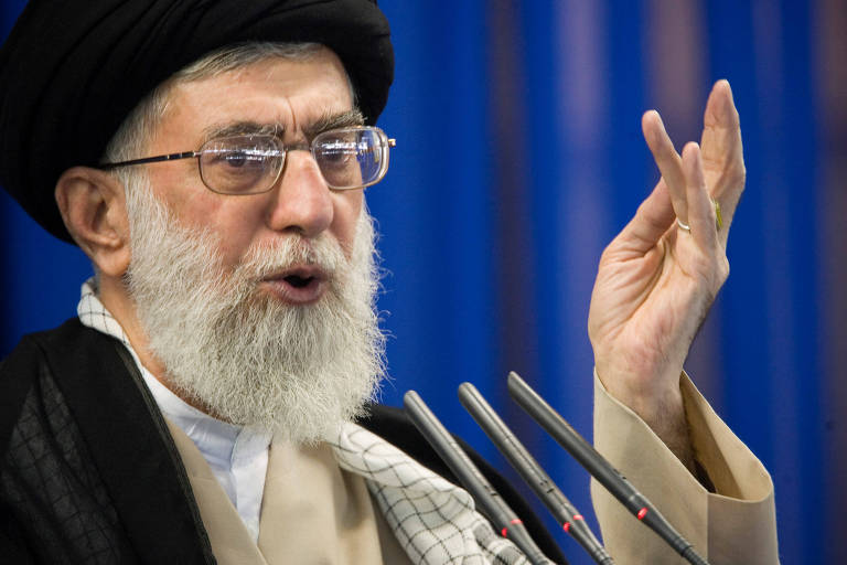 Aiatolá Ali Khamenei fala em Teerã, no Irã, em 14 de setembro de 2007