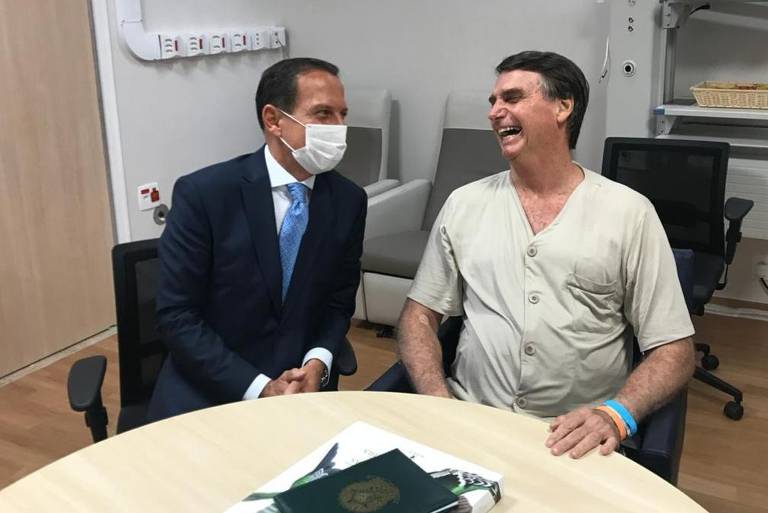 Bolsonaro recebe visita no hospital do governador de São Paulo, João Doria (PSDB). Eles combinaram o encontro pelo WhatsApp