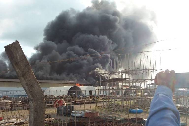 Incêndio atinge galpão em Belo Monte; não há feridos