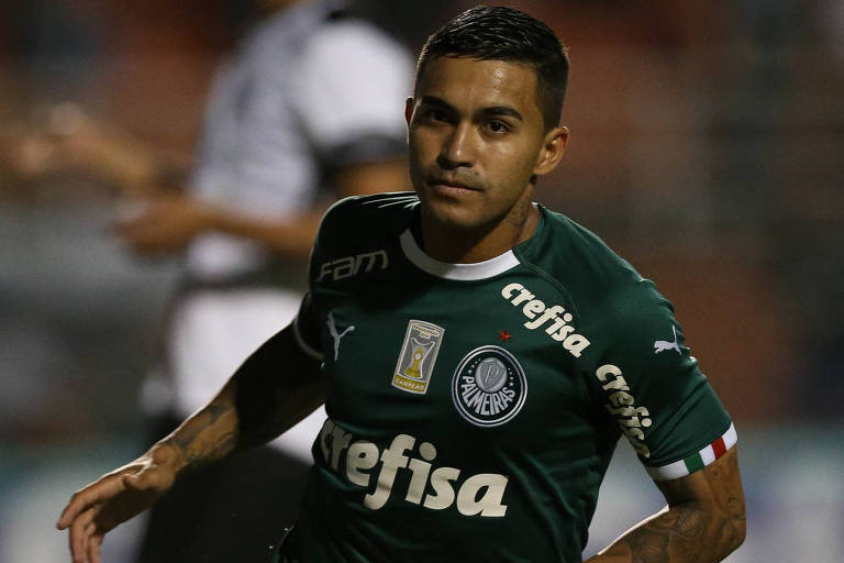 Dudu comemora primeiro gol do Palmeiras sobre o Bragantino
