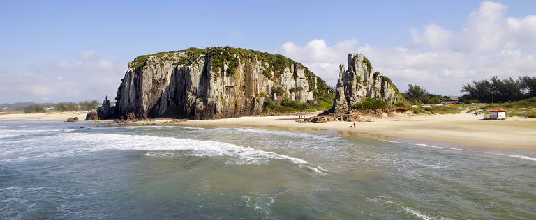 Praia da Guarita, em Torres, no litoral norte do Rio Grande do Sul