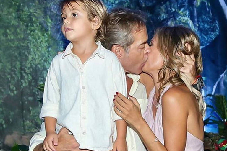 Luisa Mell e Gilberto Zaborowsky se beijam em festa do filho Enzo, quatro anos 