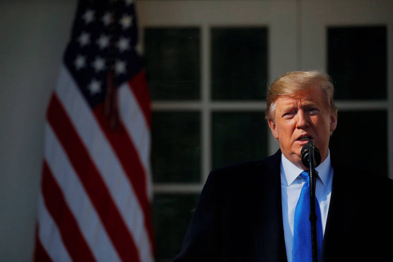Nos jardins da Casa Branca, Trump anuncia decisão de declarar emergência nacional para construir um muro na fronteira com o México