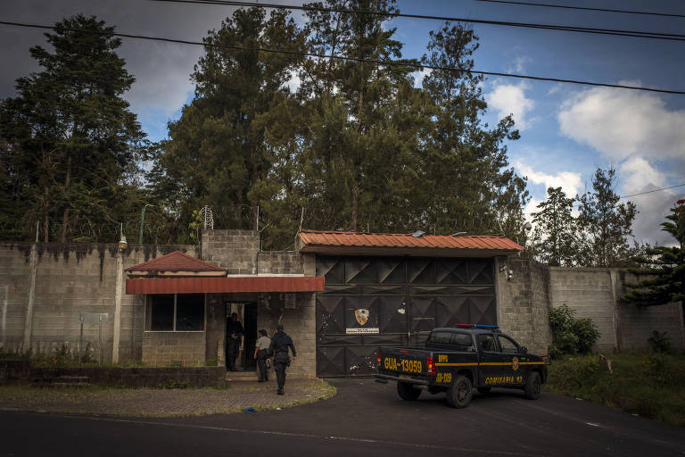 Officials arrive on Oct. 30, 2018, at the entrance to the youth shelter  in San Jose Pinula, near Guatemala City, where 41 girls died in a February 2017 fire. Nearly two years later, the trials against public officials accused of failing to prevent the deaths have all begun. (Daniele Volpe/The New York Times)