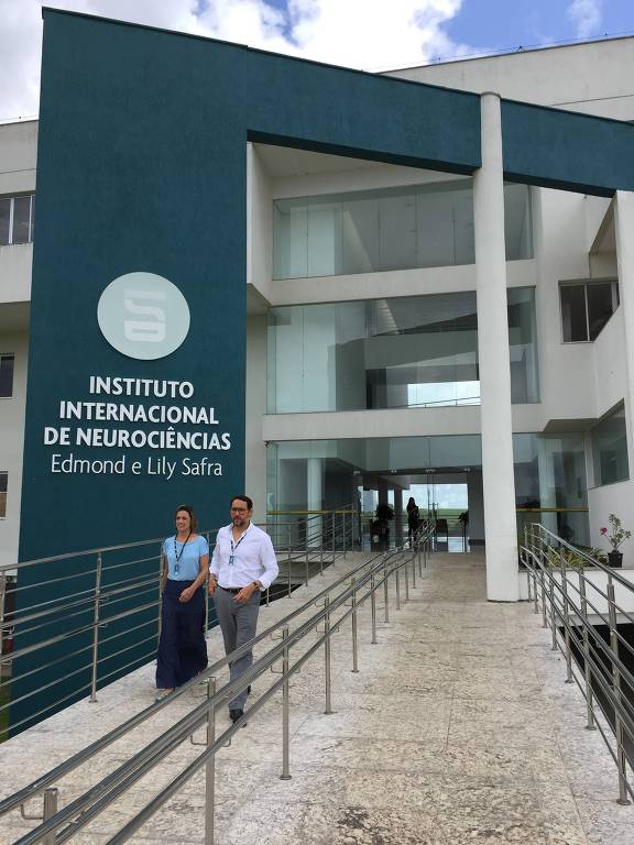 Reginaldo Freitas Júnior, diretor-geral do Instituto Santos Dumont (ISD) e Lílian Lisboa Gerente do Centro de Educação e Pesquisa em Saúde Anita Garibaldi (Ceps), em frente ao Instituto Internacional de Neurociências