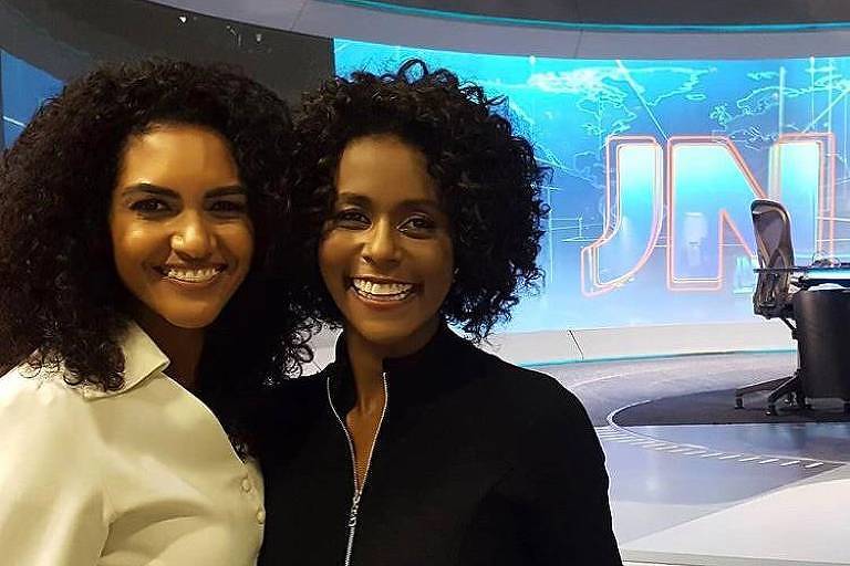 A repórter Ana Paula Santos ao lado da jornalista Maju Coutinho