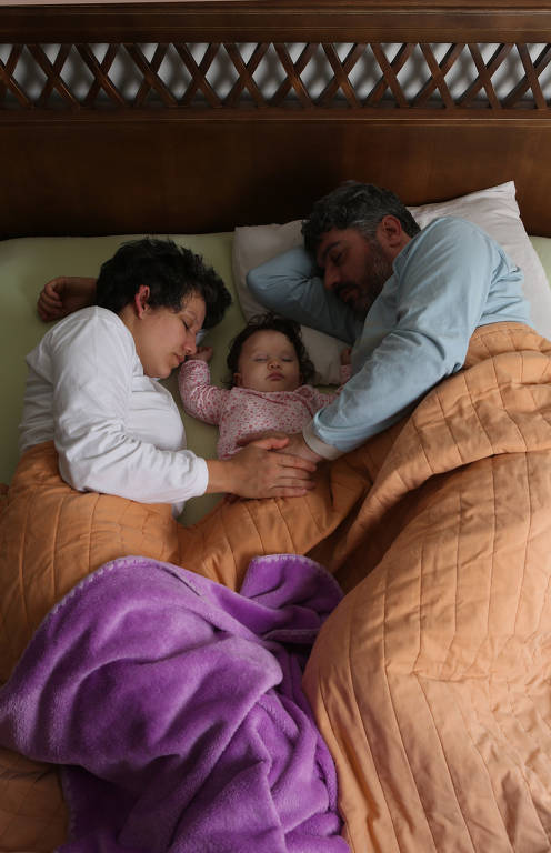 Cama compartilhada é opção nada confortável, mas decisão cabe à família