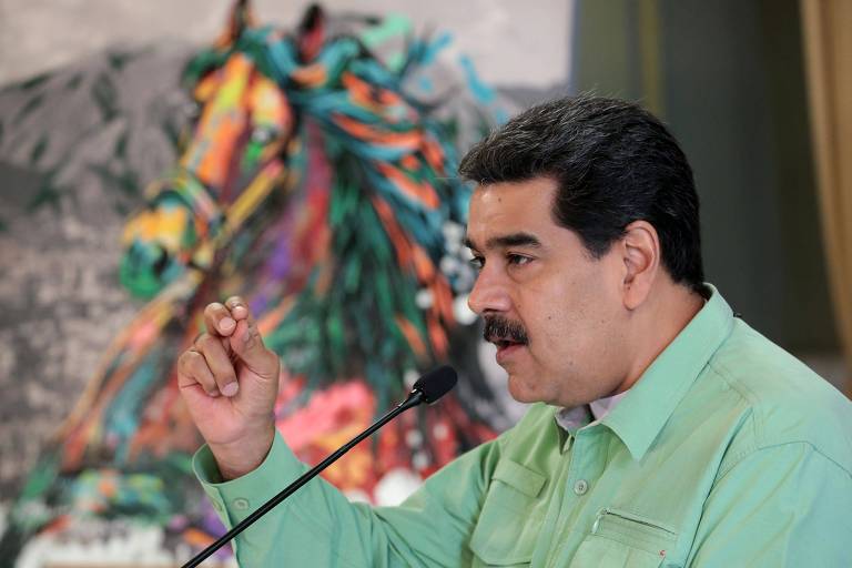 O ditador venezuelano, Nicolás Maduro, fala durante reunião com médicos em Caracas. 