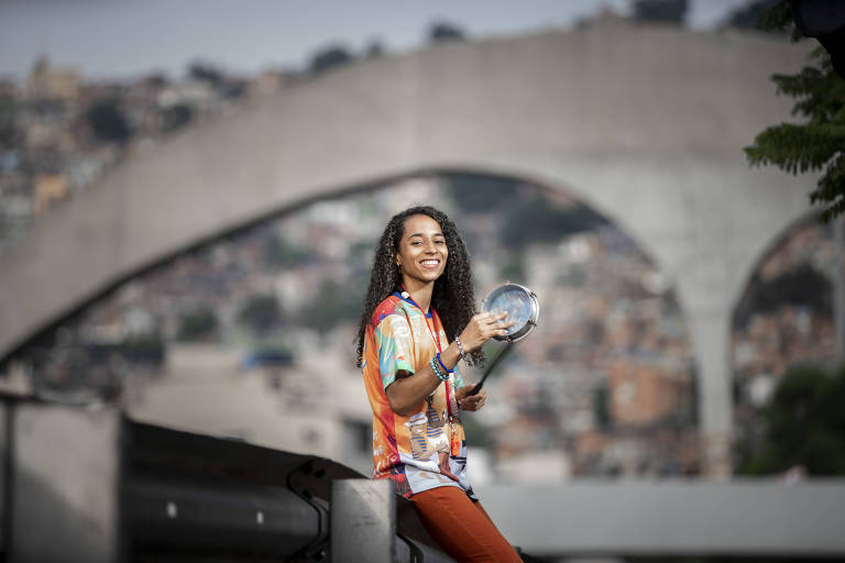 Thaís Rodrigues, 30, é a única mulher mestre de bateria do Carnaval do Rio deste ano