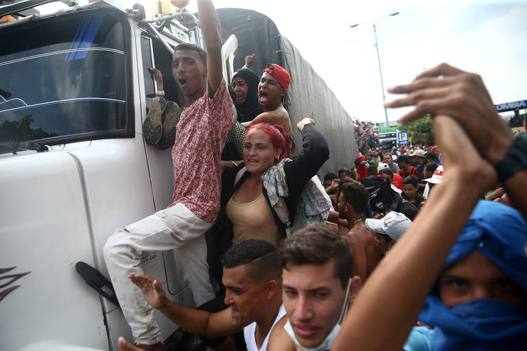 Opositores de Maduro organizaram um dia de ações para forçar a entrada de ajuda humanitária na Venezuela