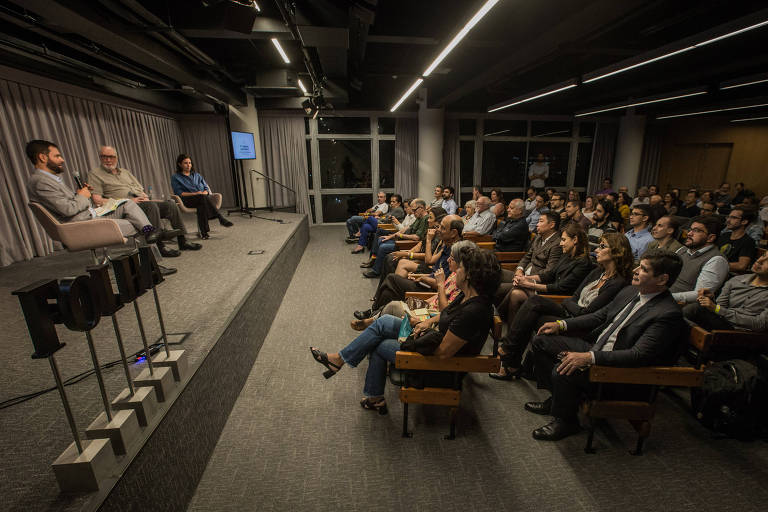 Pela segunda vez, a Folha recebe um grupo de leitores fiéis para evento no auditório e redação